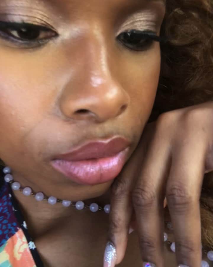 ジェニファー・ハドソンのインスタグラム：「Brown skin girl! @beyonce @lionking @badazznailzz @ashuntasheriff  @albertmorrisonhair #brownskingirls #love #selfcare」