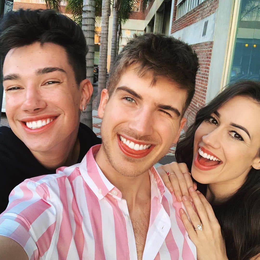ジョーイ・グレーセッファのインスタグラム：「Sisters who escape together, stay together 😈 Who’s ready for the first ever @escapethenight immersive escape room in Los Angeles? Opening in Beverly Hills, August 9-27, more details coming next week!」