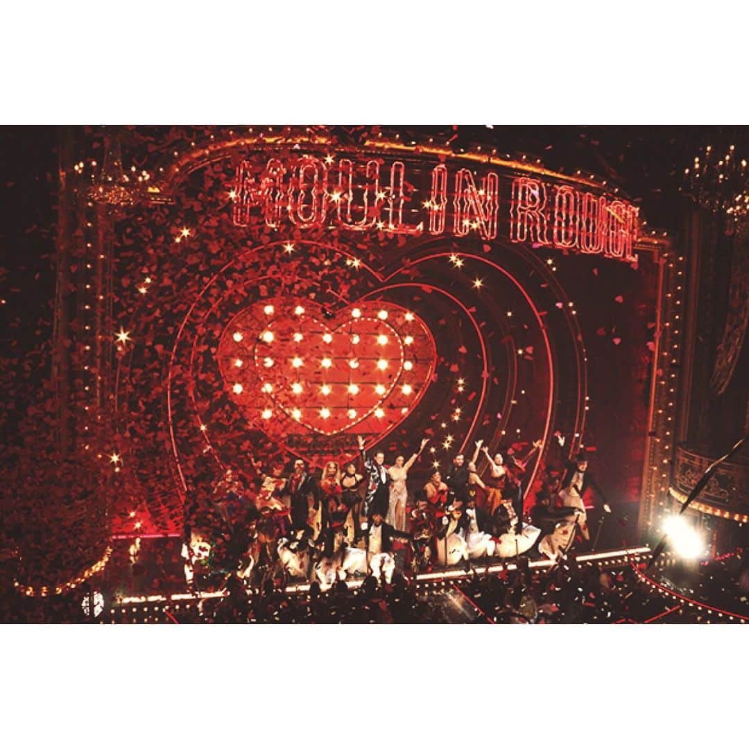 アーロン・トヴェイトさんのインスタグラム写真 - (アーロン・トヴェイトInstagram)「July 25th 2019 Moulin Rouge Opens on Broadway What a night Another shout to all the incredible people who make this show happen!  Also a BIG thank you to @alexandermcqueen @michael_philouze and @voguemagazine for making me feel like a part of a Lautrec painting.  And @natashaleibel all things grooming!  We are Bohemians!」7月28日 7時10分 - aarontveit