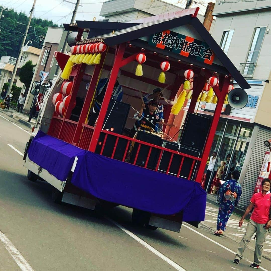 アンジェラ佐藤さんのインスタグラム写真 - (アンジェラ佐藤Instagram)「ビーフ天国まるっと黒松内 前夜祭なう。  #黒松内 #ビーフ天国まるっと黒松内 #小間旅館 #ご飯が美味い #前夜祭 #私の燈篭発見 #めんこい子との出会いがあったり #楽しい #明日は本祭 #みんな私の大食いバトル見に来てね」7月27日 22時28分 - angela_satou