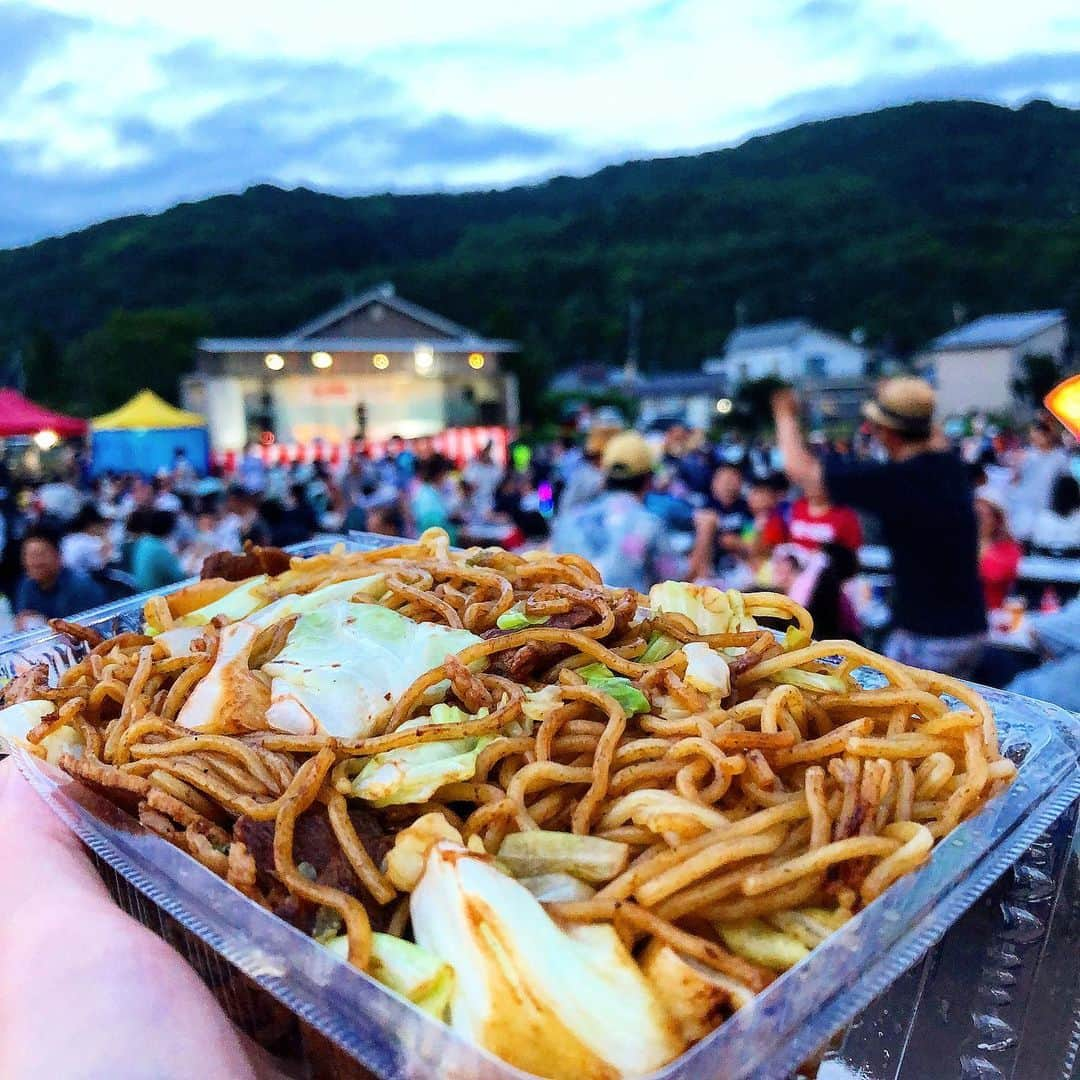 アンジェラ佐藤さんのインスタグラム写真 - (アンジェラ佐藤Instagram)「ビーフ天国まるっと黒松内 前夜祭なう。  #黒松内 #ビーフ天国まるっと黒松内 #小間旅館 #ご飯が美味い #前夜祭 #私の燈篭発見 #めんこい子との出会いがあったり #楽しい #明日は本祭 #みんな私の大食いバトル見に来てね」7月27日 22時28分 - angela_satou