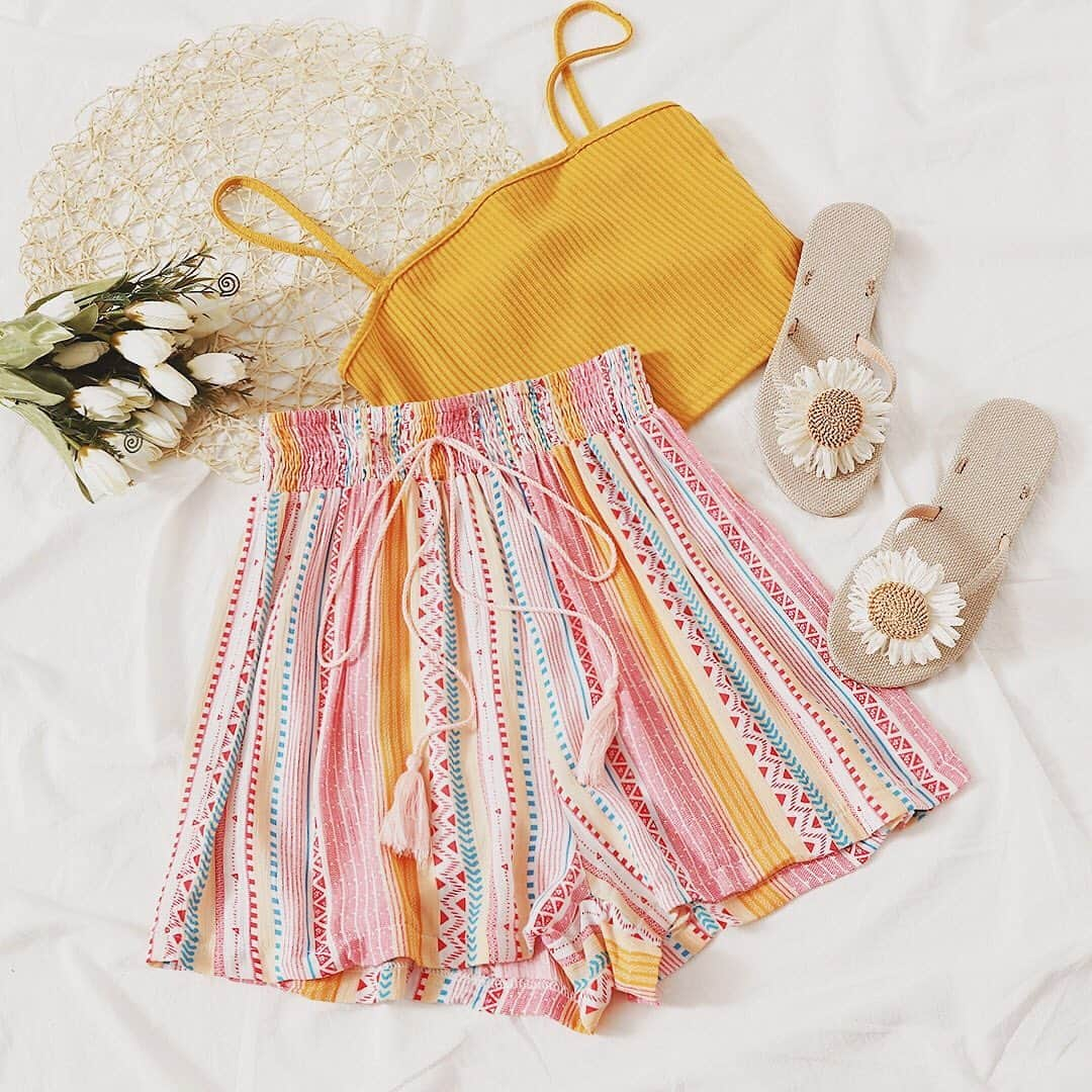 SHEINさんのインスタグラム写真 - (SHEINInstagram)「OOTD Theme: Just girly 💛💛 Shop 'Tribal Print Shirred Waist Shorts' link in bio. ID：744317 #SHEIN #SHEINOOTD #SHEINstyle #OOTD #SHEINss2019 #shorts #tribal #striped」7月27日 22時29分 - sheinofficial