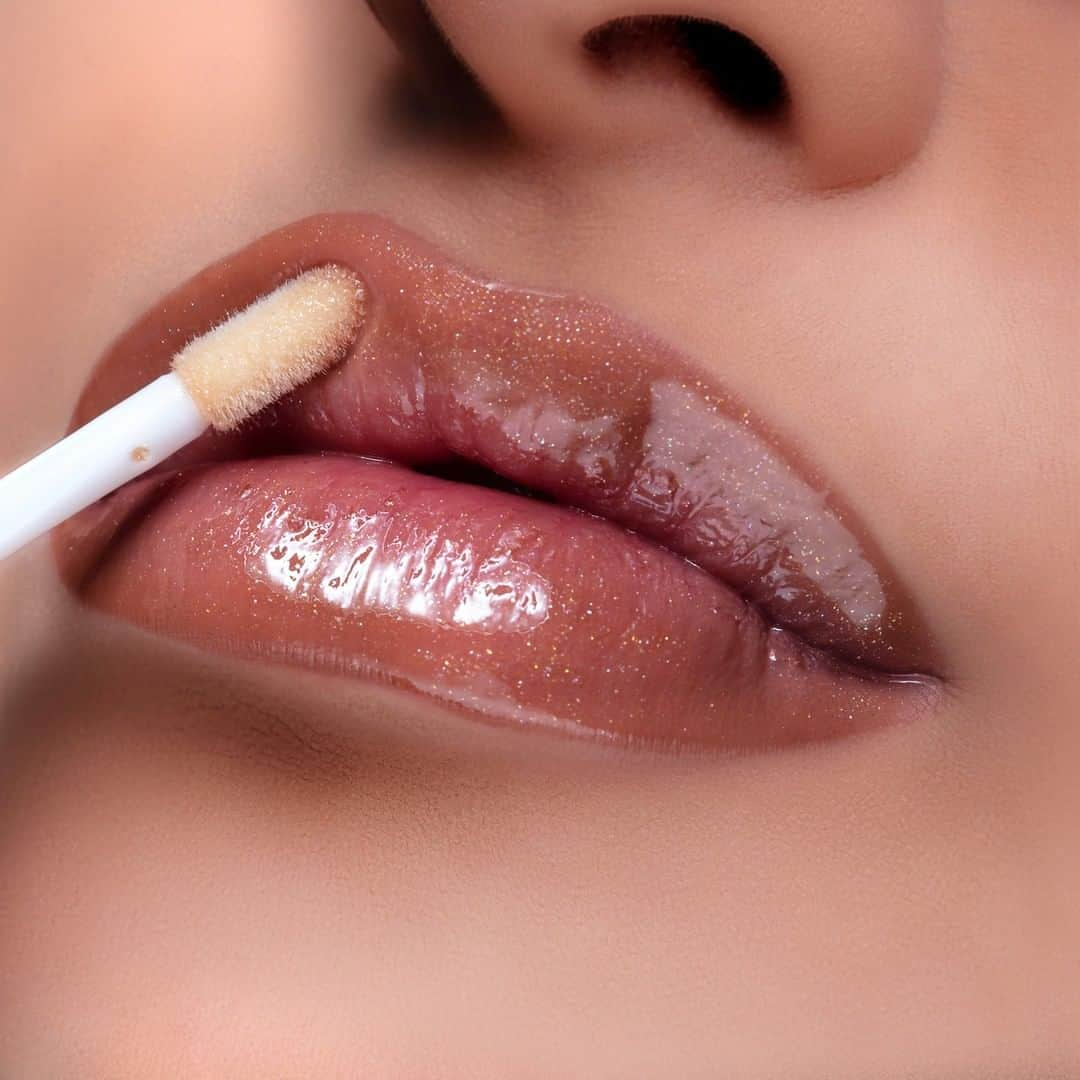 Motives Cosmeticsさんのインスタグラム写真 - (Motives CosmeticsInstagram)「Keep it glossy ladies😉. Get the look: Lip Liner: Cinnamon Lip Gloss: Butter Scotch . . . . #motives #motivescosmetics  #mua #makeuplove #makeupartist  #makeupadict #makeupobsessed #sunkissedlips #lipgloss」7月27日 22時30分 - motivescosmetics