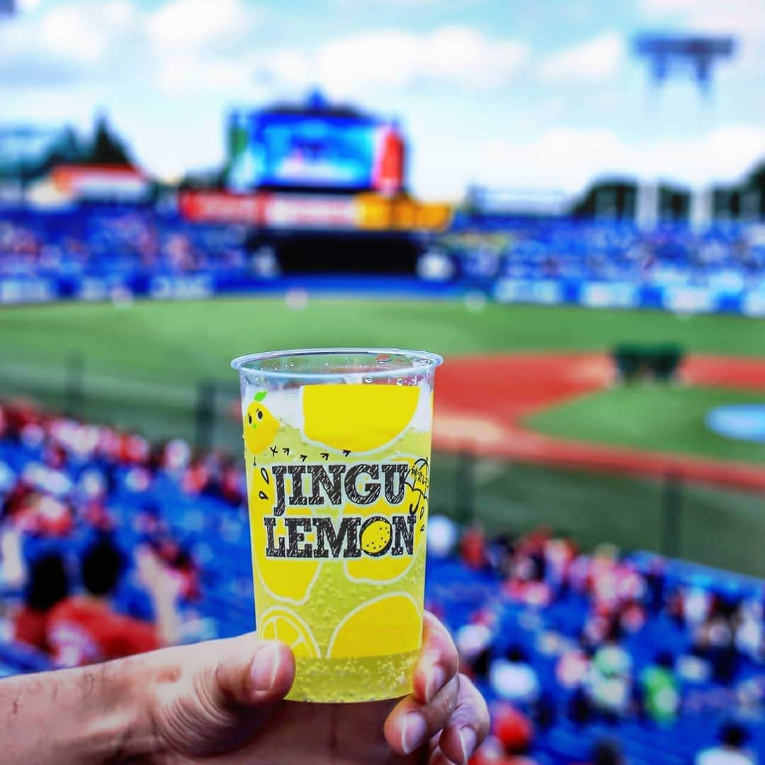 く～さんのインスタグラム写真 - (く～Instagram)「こんばんは。  今日はナイター観戦⚾ 天気が心配でしたが雨降らないで良かった～。 今日のカープはオールホームランで勝利❗嬉しい✨良かったなぁ。  ますますビールも美味しい。 #外飲み #トコトコサケメグリ #ビールおばさん #ビール女子 #ビールクズ #野球場 #神宮球場 #飲酒タグラム #酒好きな人と繋がりたい #空 #ビール #麦酒 #花火 #夏 #beer #beerlovers #beerholic #igersjp #tokyocameraclub #beerpic」7月27日 22時30分 - cafecafecoo