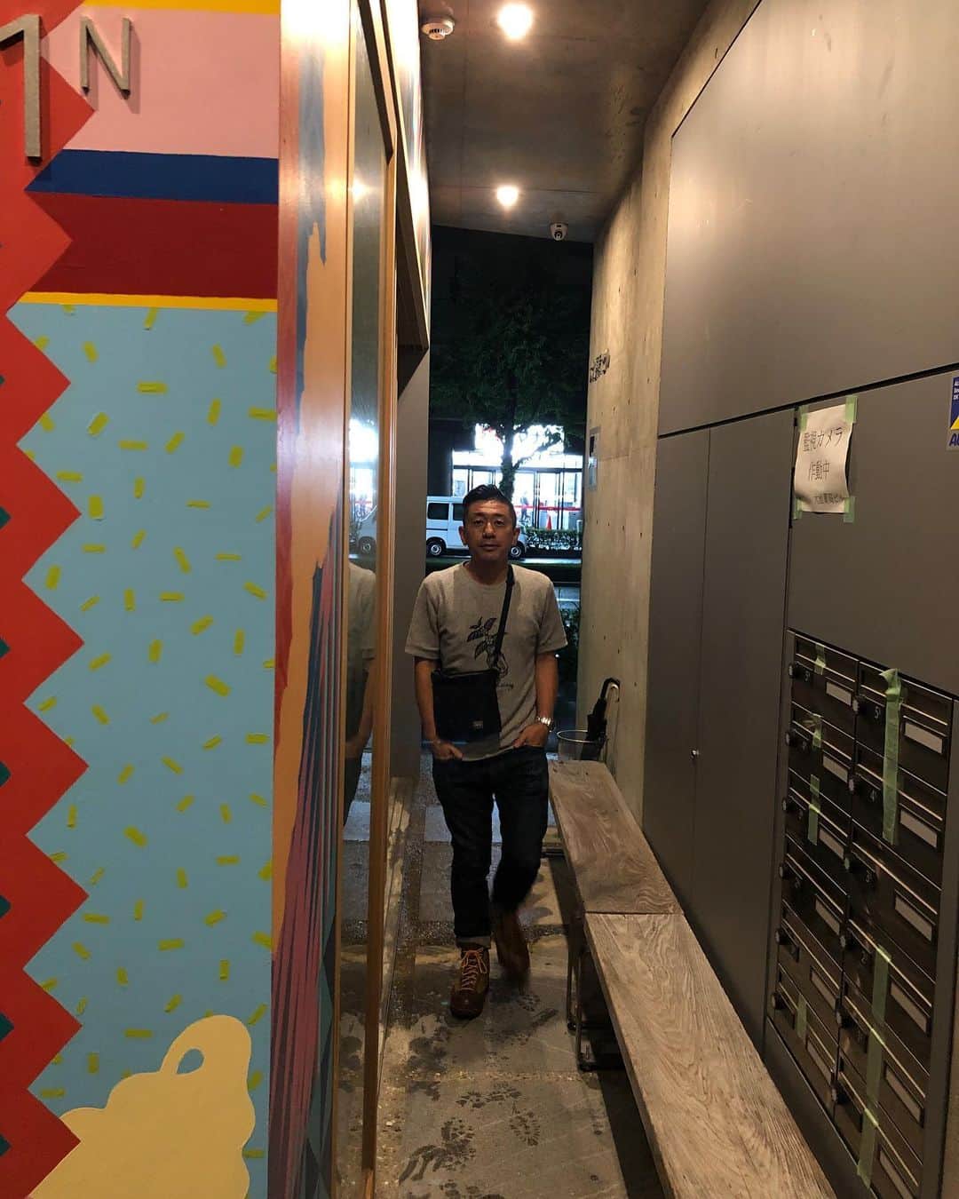 小林拓一郎さんのインスタグラム写真 - (小林拓一郎Instagram)「THE90年代な格好。  半袖スウェットに、ジーンズ、足元ダナーで、肩からポーター。  @pharmacycoffeelab  この夏、ガンガン着込んでいただきたい！  クラファン、ご支援いただいた皆さま、お引き換えもお待ちしております😊  #tdx #pharmacycoffeelab #ファーマシーコーヒーラボ #pcl #ファマコラ #nagoyacafe #名古屋カフェ #遊び方改革」7月27日 22時34分 - kobataku33
