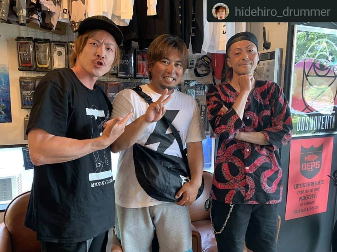 晁直 さんのインスタグラム写真 - (晁直 Instagram)「色々たまたま。  #Repost @hidehiro_drummer • • • • • 雪が谷大塚にある■バスプロショップ🎣『VILLAGEDOOR』@villagedoor_bass にて❗❗ ☛「deps」の山田祐五さん @yamada_yugo ☛「lynch.」の晁直くん @lynchasanu と📷 色々、偶然に偶然が重なってお会いできました。 祐五さん、俺の２倍くらい腕太かった。(笑) やっぱり次元が違う。💀⚡ 俺も鍛え直さなきゃ。💪🔥 出会いと繋がりに感謝します✨ @deps_official #deps  #styleofdeps #strongmind #sidewinder #デプス #ストロングマインド #BASSFISHING  #VILLAGEDOOR  #祐五さん超男前 #祐五さん超ゴツい #晁直くん癒し系 #晁直くんは同い歳ドラマー #戸村さん有り難うございます #戸村さんのお人柄の素晴らしさ #バスフィッシング」7月27日 22時35分 - lynchasanu