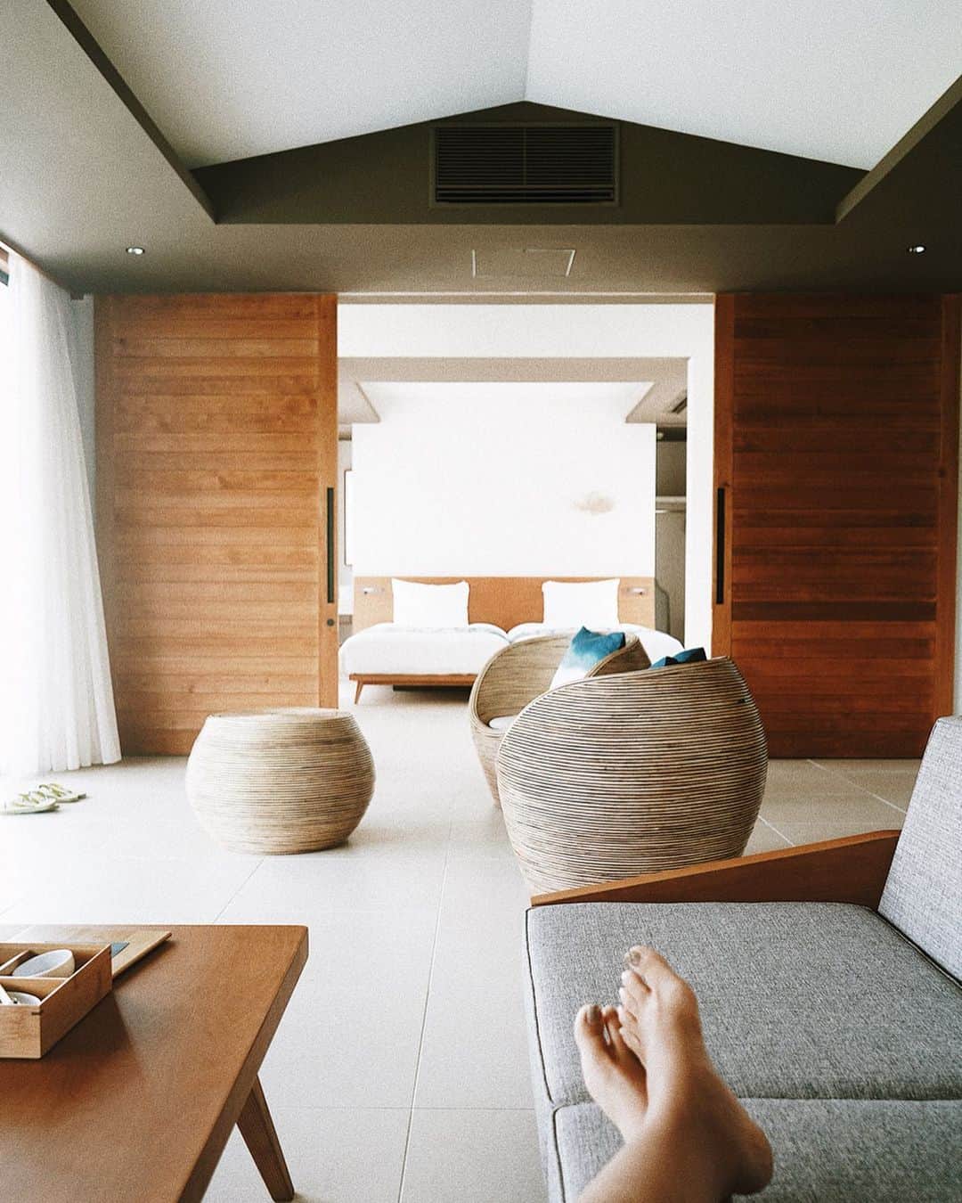 Manamiさんのインスタグラム写真 - (ManamiInstagram)「🏨 @the.rescape 宮古島に新しく出来たばかりの the rescapeさんにご招待頂いて宿泊してきました💗 お部屋めっちゃ広いし素敵だし とっても居心地よかった😭💕 全室プール付きなんだけど、 プールでかすぎてクロールしちゃったよ🏊🏽‍♀️ 歩いてすぐビーチもあるし、アクティビティもあるし、 グリーンたくさんだし、ご飯も美味しいし、 ずっと引きこもって過ごしたい宿🥰 何よりスタッフさんのホスピタリティが神でした🙌🏼🥺💖 ありがとうございました💗💗💗」7月27日 22時35分 - manashika
