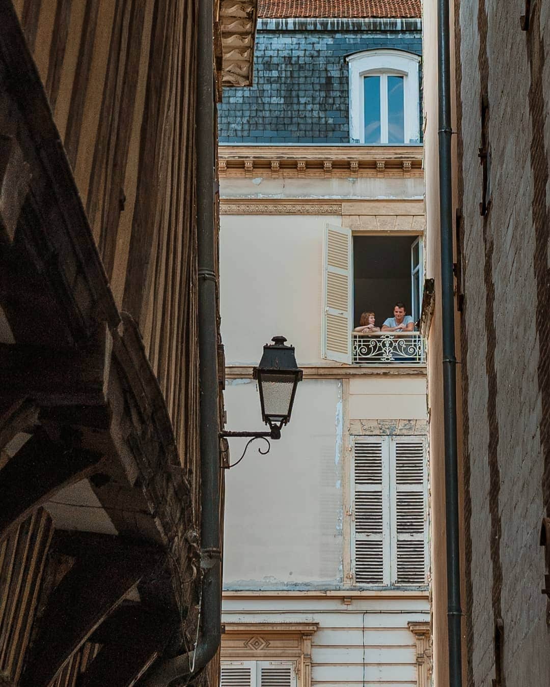 Putri Anindyaのインスタグラム：「From the small alley to the window // I've been watching this couple from a far. I was walking to this small alley (you can see how small it is on the 2nd slide), and my camera focused on them. I guess they were talking about how nice it is to have a summer in Troyes. Or probably they were talking about the tourists that passing by underneath them on the commerce street of Troyes.  In this post I also included some picts of the beautiful church of Troyes. My favorite is the stained glass of the church, it all look so beautiful.  And last but not least, have a great weekend my friends! ❤️ #troyeschampagnetourisme @troyeschampagnetourisme」