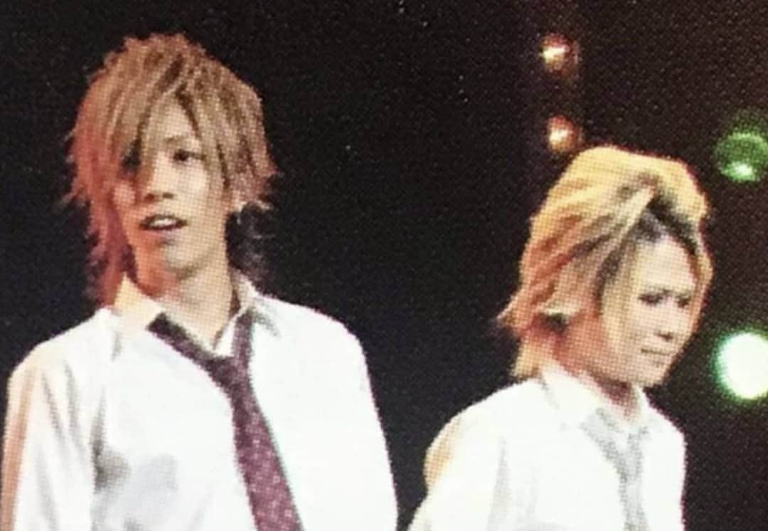 Chiyu さんのインスタグラム写真 - (Chiyu Instagram)「CHIYU主催ツアー東京編 Kちゃんと2マンありがとうございました！ 同じ境遇として同じ悩みやボーカル談義したりお互いのライブ見て刺激受けたり本当に楽しかった！ 来てくれたお互いのファンの方にも感謝です！ 明日も渋谷チェルシーホテルで千聖さんとの2マンなので沢山楽しもうぜ♪  最後のは8年前の俺とKちゃん(笑)  #K #CHIYU #渋谷」7月27日 22時41分 - chiyu_bass
