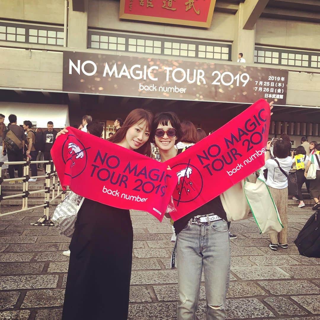 のインスタグラム：「*** スキ♡ 今回も最高でした。 泣いてしまうトーク。 心に染みる歌声。 いつも支える楽器隊。 語彙力のない私には語りきれない 感動をいつもありがとう。 これからも全力で応援します！ #backnumber  #backnumberライブ  #nomagictour2019  #武道館」