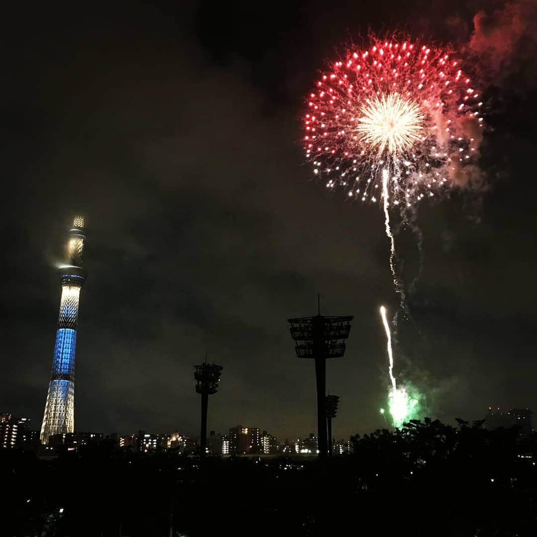 ANI さんのインスタグラム写真 - (ANI Instagram)「隅田川の花火 今年はボーズがテレ東の中継の副音声をやってたので、いい位置で見れた。」7月27日 22時47分 - sdp_ani