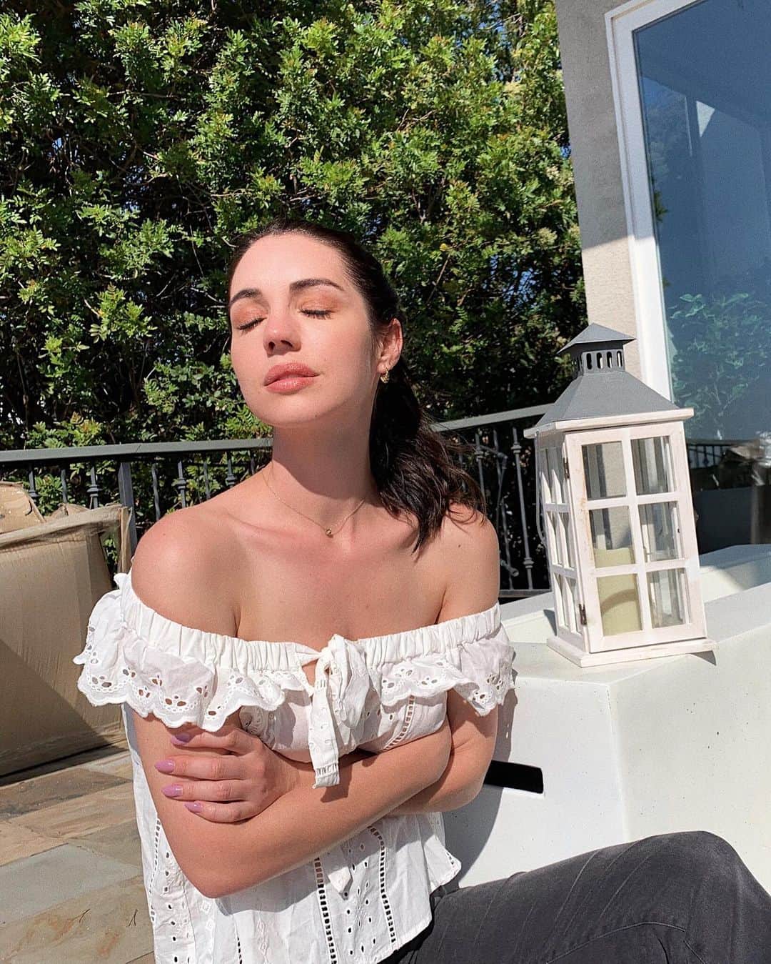 アデレード・ケインのインスタグラム：「☺️ @fashionnova #sponsored」
