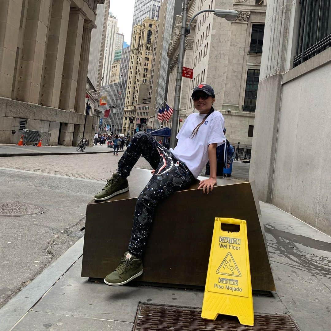 エイコンさんのインスタグラム写真 - (エイコンInstagram)「The 🇺🇸 dream!  #NewYork #SoHo #BallerAlert #SwagKing #Schwaag #DrapedInBape #Drip #Fresh #Jordans #Bape #BapeNewYork」7月27日 22時52分 - akonkmg