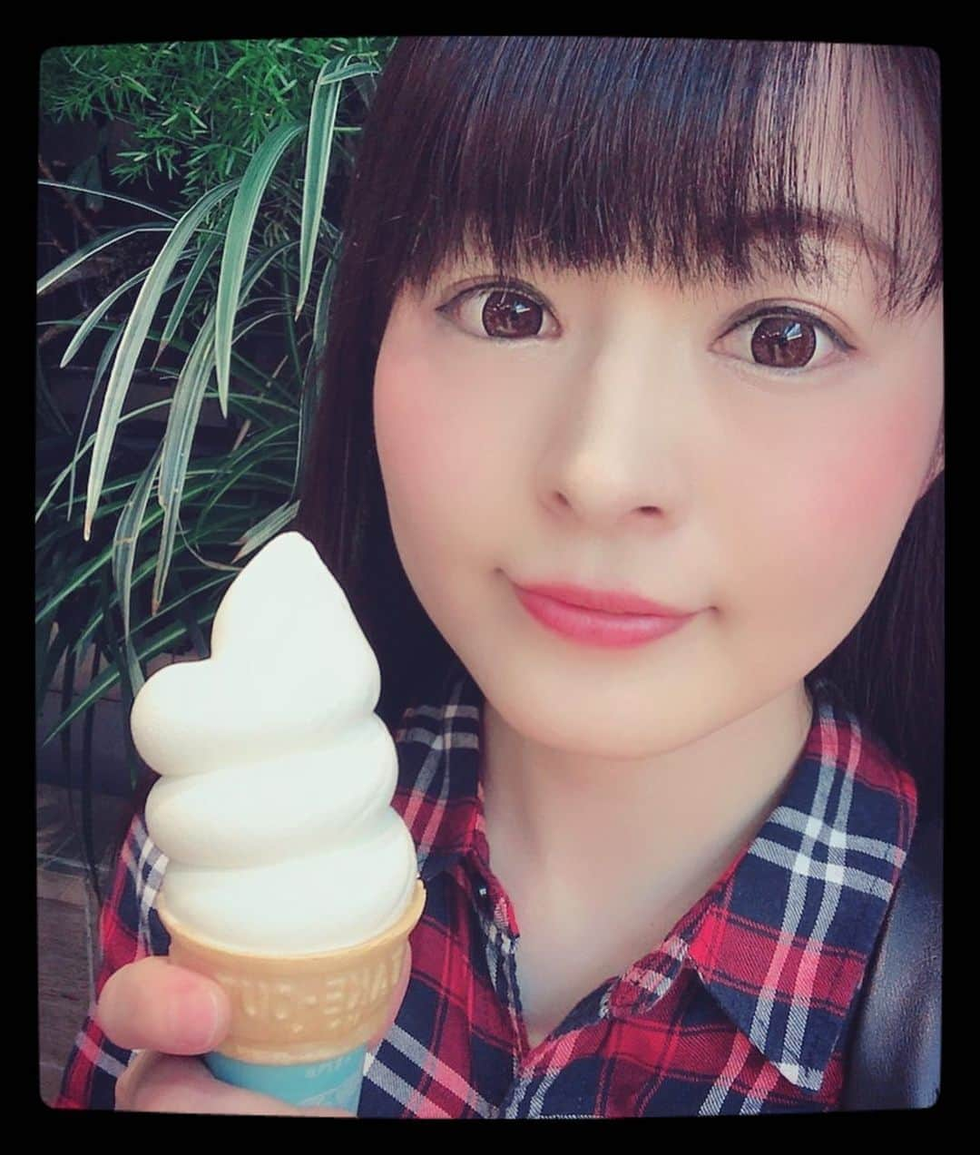 山本かおりさんのインスタグラム写真 - (山本かおりInstagram)「#今日はこれ 🍦🐰﻿ ﻿ #ソフトクリーム #生クリーム専門店 #渋谷ソフトクリーム #shibuyamilk #ミルク渋谷店 #💩じゃないよ🍦 #そふとくりぃむ #softcreaminjapan #icecream #milksoftcream #시워나다 #소프트크림 #먹었어 #일본인 #japanesegirl #生クリーム大好き #생크림전문점milk #시부야 #shibuyascramble #shibuyacrossing #涼しい渋谷 #한국어공부중」7月27日 22時54分 - mochamocchan