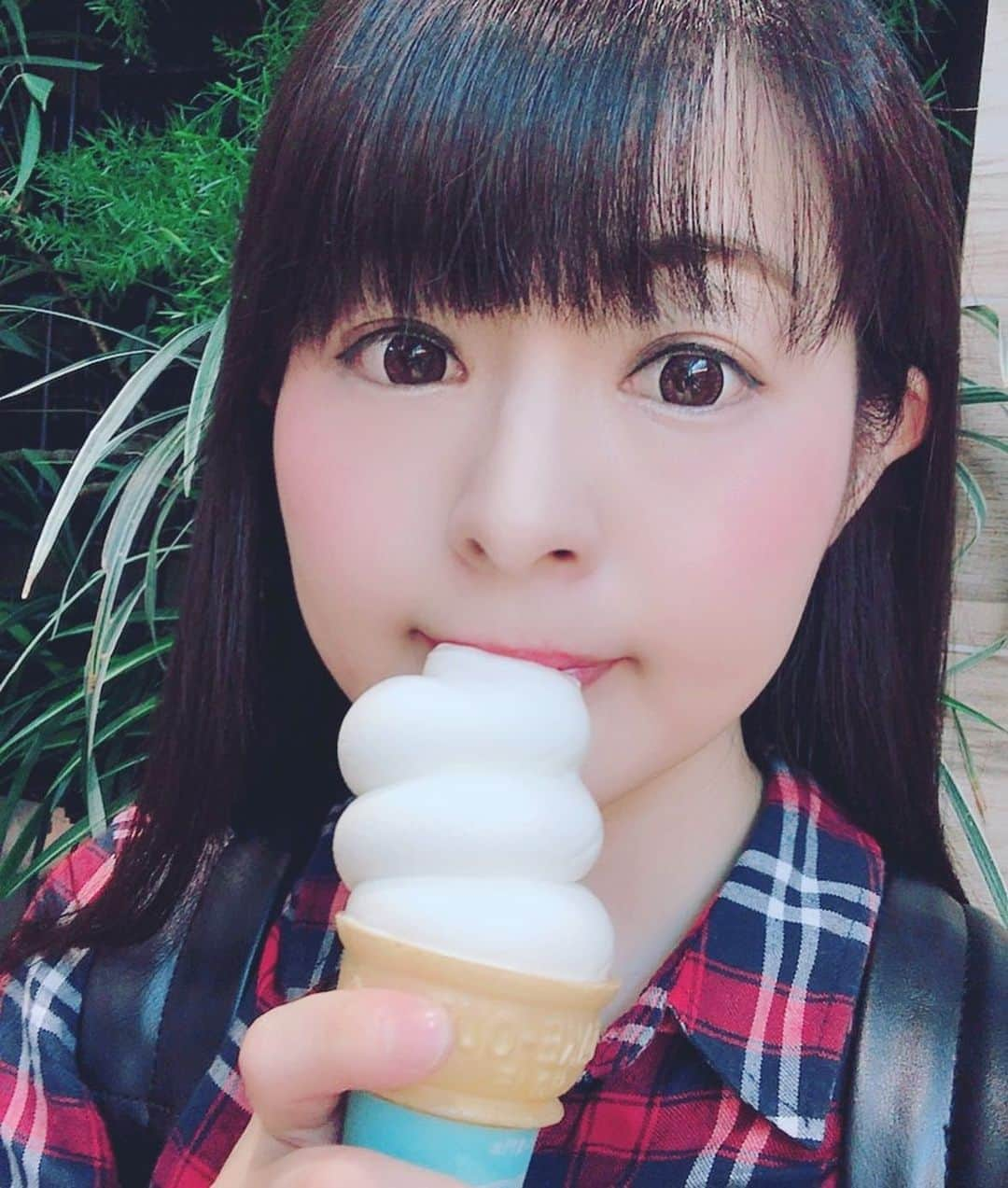 山本かおりさんのインスタグラム写真 - (山本かおりInstagram)「#今日はこれ 🍦🐰﻿ ﻿ #ソフトクリーム #生クリーム専門店 #渋谷ソフトクリーム #shibuyamilk #ミルク渋谷店 #💩じゃないよ🍦 #そふとくりぃむ #softcreaminjapan #icecream #milksoftcream #시워나다 #소프트크림 #먹었어 #일본인 #japanesegirl #生クリーム大好き #생크림전문점milk #시부야 #shibuyascramble #shibuyacrossing #涼しい渋谷 #한국어공부중」7月27日 22時54分 - mochamocchan