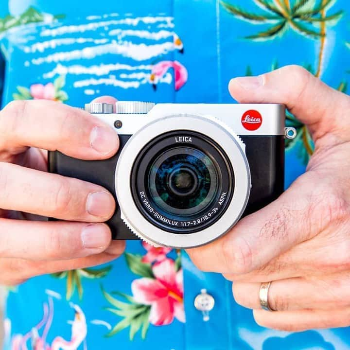 ライカさんのインスタグラム写真 - (ライカInstagram)「The Leica D-Lux 7 is both compact and powerful, our friends at the Leica Store in Miami have the right idea: slip it into the pocket of your Hawaiian shirt this summer and get ready to make some incredible memories.  Photo: @leicastoremiami  #🔴📷 #LeicaDLux #LeicaDLux7 #leica #leicacamera #leicaphotography #leicaphoto #leica_world #leica_club #leicasociety #leicalove #leicagram #leicacamerausa」7月27日 23時00分 - leica_camera