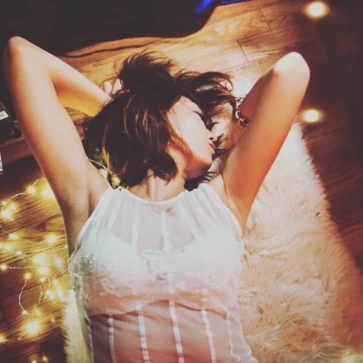 のインスタグラム：「#新刊sex 💫 photo by @rkrkrk ✨ other cut📸 三刷嬉しい！！！！ @laperlalingerie 💫」