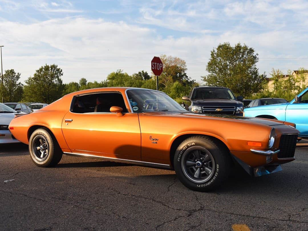 Hot Wheelsさんのインスタグラム写真 - (Hot WheelsInstagram)「Let’s get it started, Missouri 🙌 The weather is👌 in St. Louis, but y’all keep bringing the 🔥heat🔥 with these legendary rides! Use #HotWheelsLegends to show us all sights and sounds from today’s epic tour stop, and catch up with us throughout the day for even more. 🤘 . . . . #hotwheels #stlouis #missouri #carspotting #cars #autoshow」7月27日 23時00分 - hotwheelsofficial