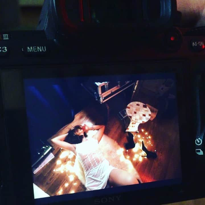 のインスタグラム：「photo by @rkrkrk 💫  #新刊sex #リリ部屋  #バッドフェミニスト 💫」