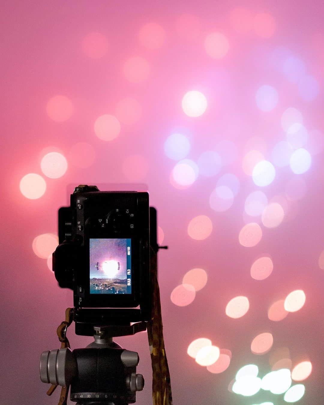 Asuka（明日香）さんのインスタグラム写真 - (Asuka（明日香）Instagram)「カラフルな花火と一緒に📷﻿ ﻿ 2019.07.24  19:53p.m﻿ ﻿ ﻿ #日本平まつり﻿ #日本平﻿ #花火 ﻿ #fireworks ﻿ #花火大会 ﻿ #night ﻿ #nightphotography ﻿ #nightview ﻿ #reallyrightstuff﻿ #fstopgear﻿ #SonyAlpha ﻿ #BeAlpha﻿ #SonyImages﻿ #yourshotphotographer﻿ #sony﻿」7月27日 23時04分 - _asuka_asuka_