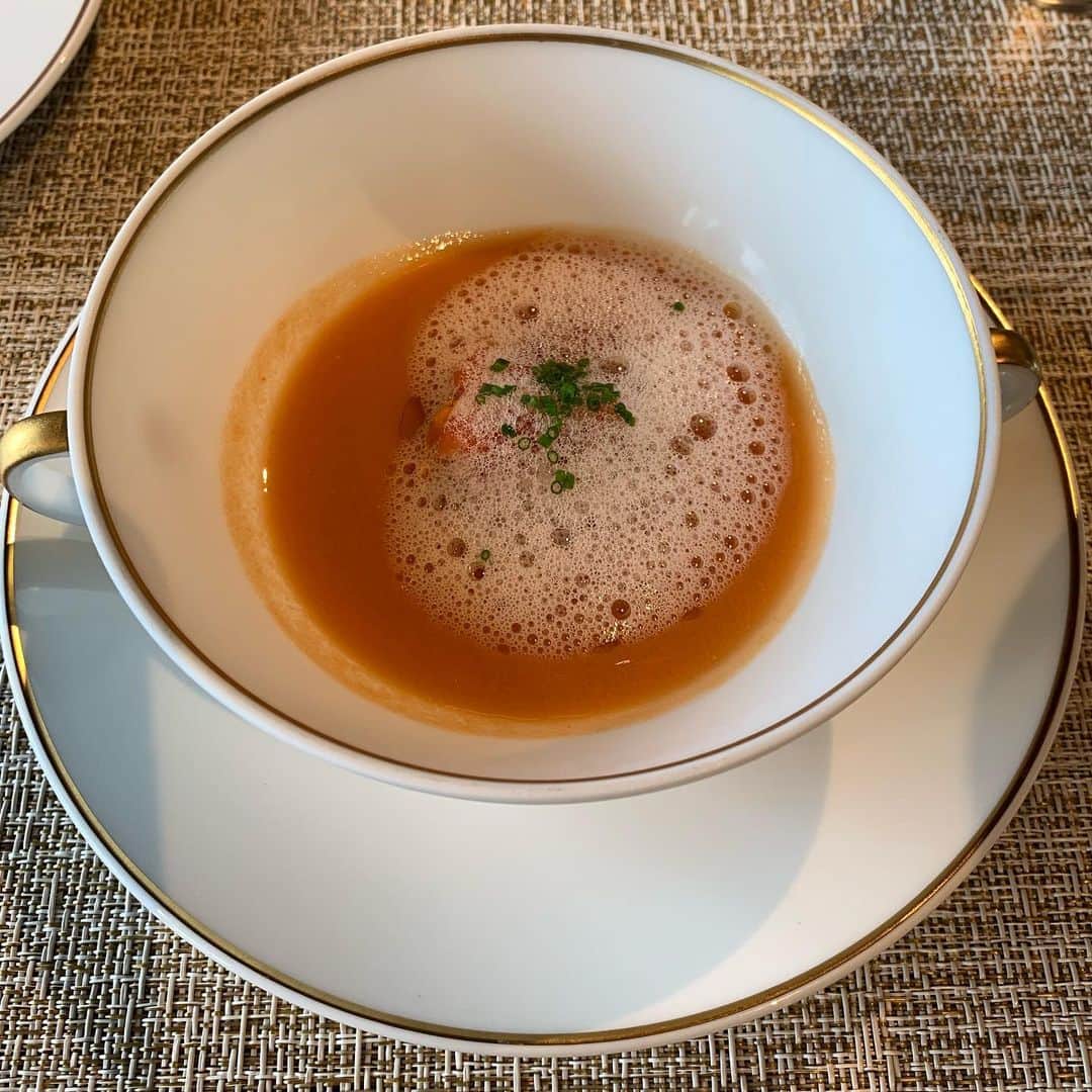 吉村美紀のインスタグラム：「代官山の素敵なお店で大好きなお友達の誕生日会🎉 お料理美味しすぎて幸せ時間でした。 健康と美容の話はつきないね^_^ #代官山 #フレンチ#お誕生日おめでとう」