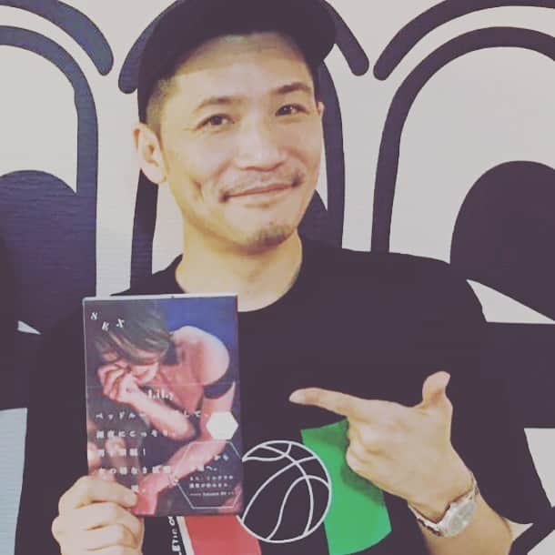 のインスタグラム：「他人にどう思われるか、 よりも自分の目に映る リアルに正直になること。  hiphopについて。 自分の 活動に対して ブレずに 持っている 使命について。  大先輩である ジブラさんと 対談しました。  語り合う時間 そのものが 濃厚で、 最高でした...。 ジブさん ありがとう ございます🌹  みなさま、 お楽しみに！！ #hiphop と #使命 🔥🔥」