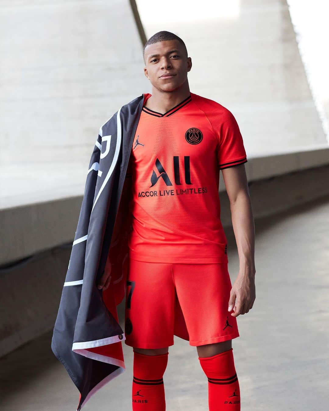 のインスタグラム：「Inspired by the game. Own the city with the Jordan x @PSG Season II apparel collection.」