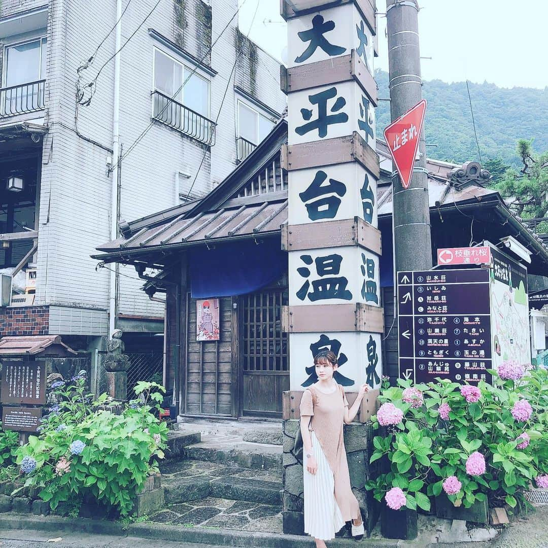 松野浩介さんのインスタグラム写真 - (松野浩介Instagram)「【352日目】 7月20日(土) 箱根旅行、前半。 乎都が初めて電車で立つやつやってた。やるんやなー。ベタやったなー。 楽しそうやから、俺も嬉しいもんなー。ベタやわー。 #ぺーぺー親父のくそ日記 #生後352日目 #生後11ヶ月 #赤ちゃん #女の子 #親父 #娘 #奥さん #松野家 #夫婦 #親子 #家族写真 #松野浩介 #森岡朋奈 #theだいじょぶズ #9月30日 #恵比寿 #リキッドルーム #ワンマン #大だいじょぶ祭り#旅行 #箱根 #大平台温泉」7月27日 23時29分 - kosuke_matsuno