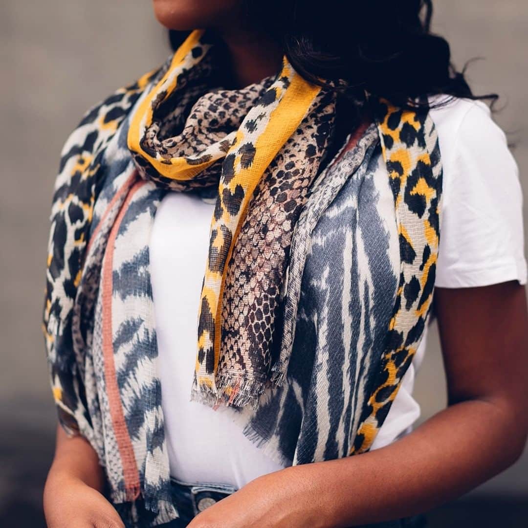 アクセサライズのインスタグラム：「Stunning summer scarves for your evening occasions 🌇 . Part of our Designed for Good collection, its super soft yarns are made from recycled plastic bottles for an eco-friendly twist. 📷 @lolafaith 🔍 7874509700 #Accessorize #Accessorizer #sustainability #ecofriendly」
