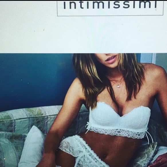 のインスタグラム：「サイン会にて、 盛れるbra👙 についての 個別質問が 多かったので。w  #intimissimi  ストラップレス 絶対ズレない✨ しかも値段が高くない✨  #深夜のオススメ投稿でしたw」