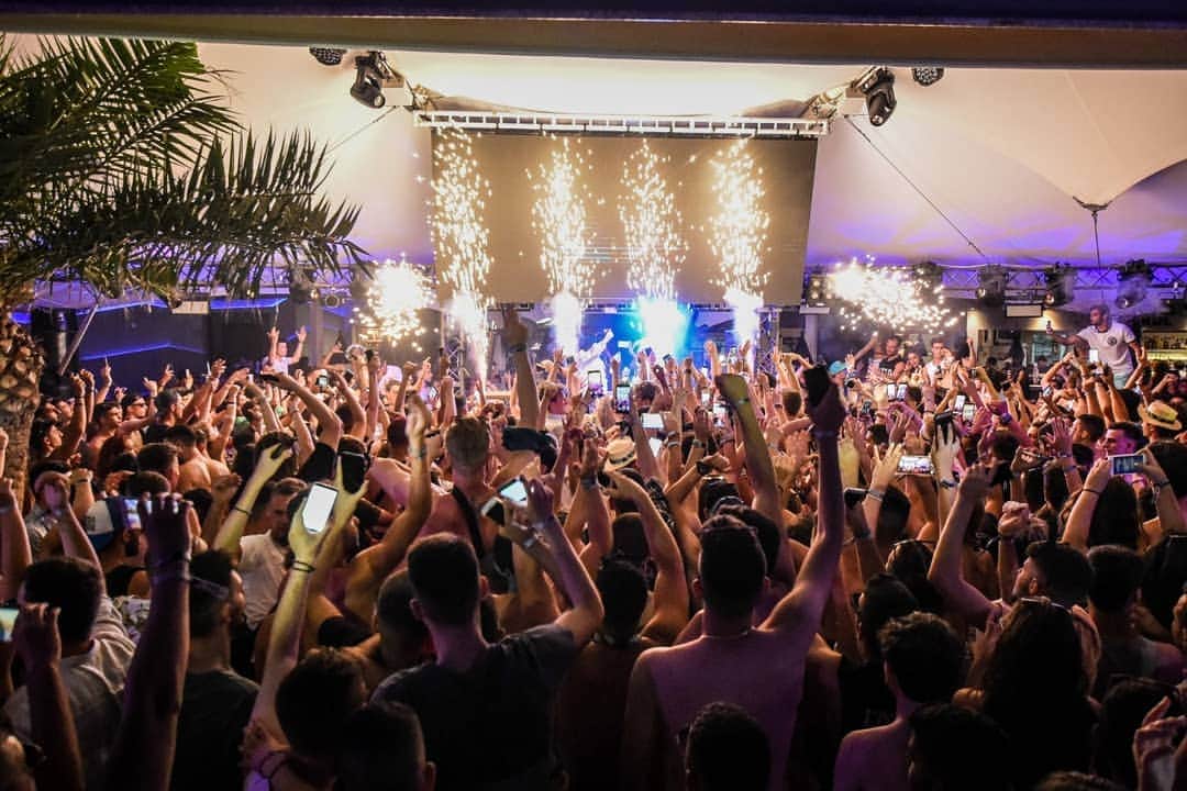 NERVOさんのインスタグラム写真 - (NERVOInstagram)「It's been our 3rd summer in a row playing at this club and we have to say the photos & videos don't even do it justice!! Thank you again @faroutbeachclub for an epic gig &  Greek holiday! We love you Malakas!!! 🇬🇷🇬🇷🇬🇷💙💙💙」7月27日 23時46分 - nervomusic