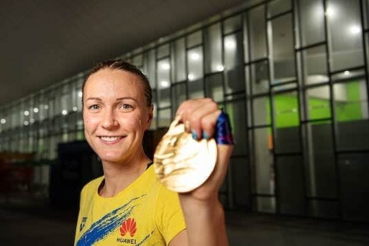 サラ・ショーストレムさんのインスタグラム写真 - (サラ・ショーストレムInstagram)「Yaaaay gold in 50fly 🥇😍 Exactly 10 years ago today since I won my first gold at World champs . 🤩」7月27日 23時46分 - sarahsjostrom