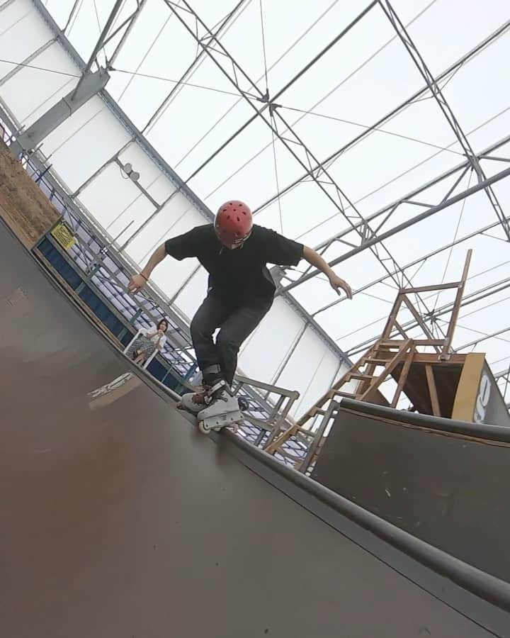 安床武士のインスタグラム：「1,2,3🙌 🎥 @tomogood7 . @goodskates_inc  @usdskates  @canamonroad_japan  @lzbn_official  @papasu1048  #gskatepark #goprohero7 #usdskates #usdaeon #aeon72 #goodskates #papasu #senaramp #deeport #virusjapan #inlineskate #rollerblading #keeprolling #インラインスケート #ローラーブレード #takeshiyasutoko #安床武士 #GoPro縦撮り #グラインド三種盛り #backflip」
