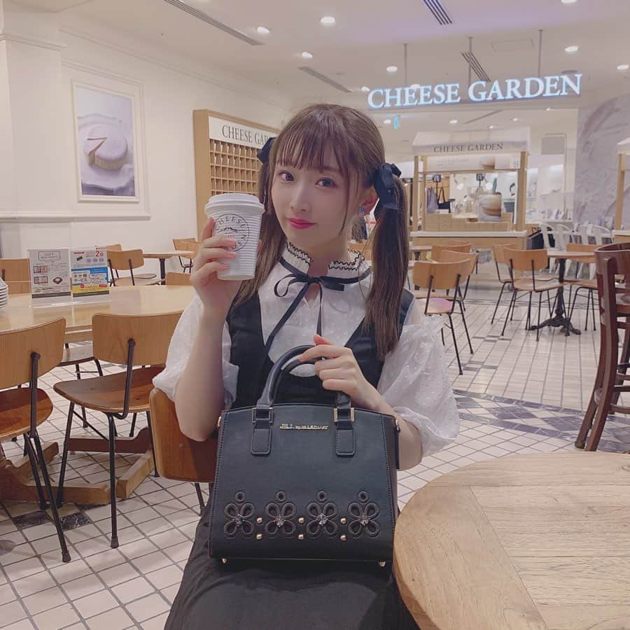平野友里（ゆり丸）さんのインスタグラム写真 - (平野友里（ゆり丸）Instagram)「🖤 お気に入りのワンピース👗💓 @marieebouquetde で買ったよ🐩  めちゃくちゃかわいい...😿♥️ ・ ・ ・ ・  #ブーケドゥマリエ #ワンピース #ワンピースコーデ #ワンピース大好き #ワンピース👗 #ジルスチュアート #ジルバイジルスチュアート #バッグ #ツインテール #ツインテールアレンジ #ツインテ #ツインテール女子 #インスタ映え #フォトジェニック #コーデ #コーディネート #おしゃれ女子 #スカイツリーカフェ #スカイツリー #チーズガーデン #カフェ巡り #カフェスタグラム #カフェ部 #カフェ好き #カフェ活 #いいね #いいね返しは絶対 #いいね返し #いいね返します」7月27日 23時41分 - yurimaruchan___