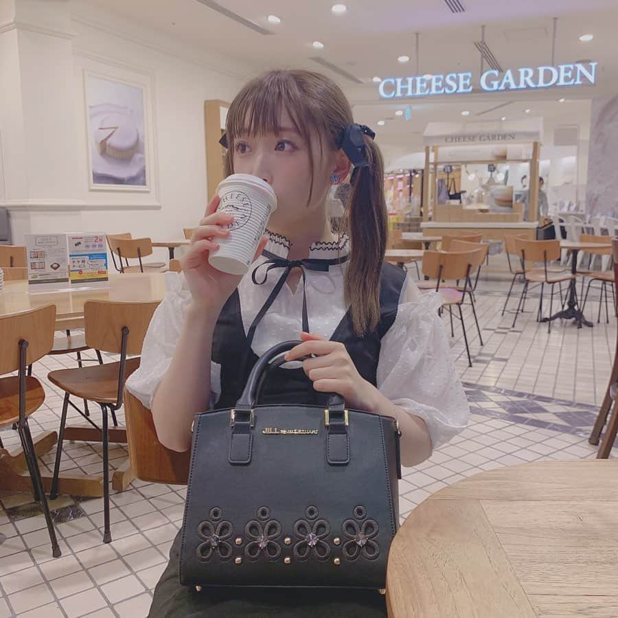 平野友里（ゆり丸）さんのインスタグラム写真 - (平野友里（ゆり丸）Instagram)「🖤 お気に入りのワンピース👗💓 @marieebouquetde で買ったよ🐩  めちゃくちゃかわいい...😿♥️ ・ ・ ・ ・  #ブーケドゥマリエ #ワンピース #ワンピースコーデ #ワンピース大好き #ワンピース👗 #ジルスチュアート #ジルバイジルスチュアート #バッグ #ツインテール #ツインテールアレンジ #ツインテ #ツインテール女子 #インスタ映え #フォトジェニック #コーデ #コーディネート #おしゃれ女子 #スカイツリーカフェ #スカイツリー #チーズガーデン #カフェ巡り #カフェスタグラム #カフェ部 #カフェ好き #カフェ活 #いいね #いいね返しは絶対 #いいね返し #いいね返します」7月27日 23時41分 - yurimaruchan___