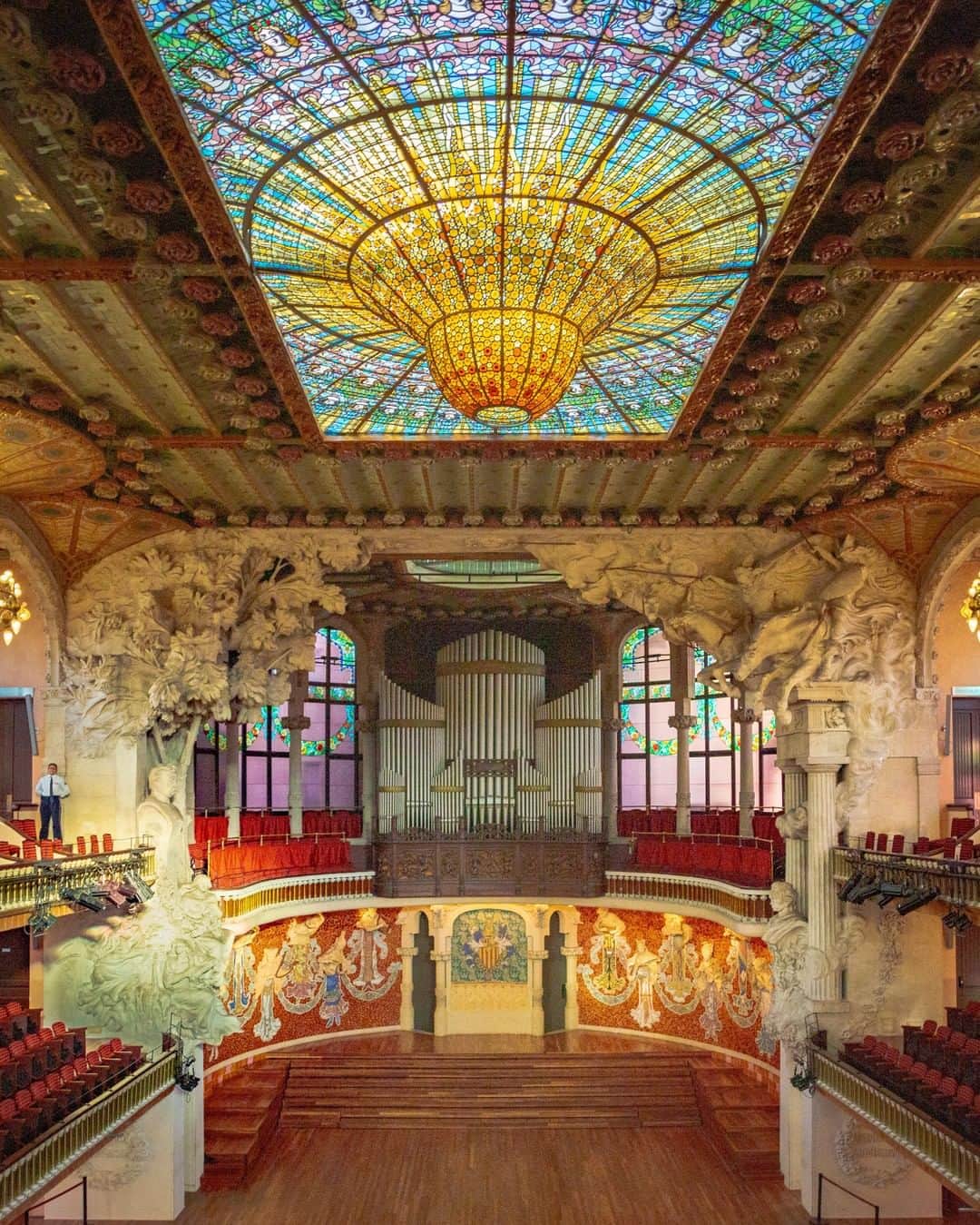 Lonely Planetさんのインスタグラム写真 - (Lonely PlanetInstagram)「'The Palau de la Música Catalana in Barcelona is an art nouveau masterpiece. It became a UNESCO World Heritage Site in 1997. When I first walked into this building I entered onto the main floor and was amazed by the stained glass skylight above. It wasn't until I walked up to the upper level that I realized the skylight was actually a chandelier with shape and dimension. I was amazed again.' - @amanda_mccadams --Stay tuned for more Spain snaps, and head over to our link in bio for more info on traveling to Spain!」7月28日 0時04分 - lonelyplanet