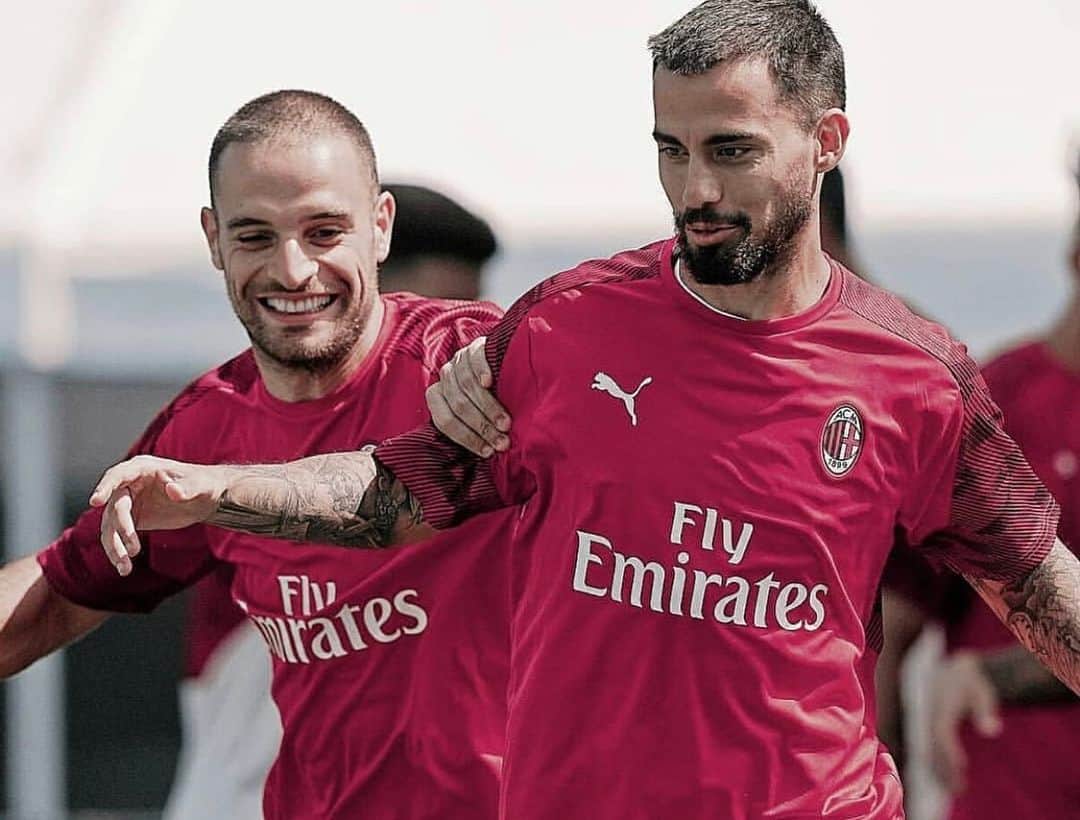 ヘスス・フェルナンデス・サエスのインスタグラム：「Another training session ✅ ⠀⠀⠀⠀⠀⠀⠀⠀⠀ Ready for the game tomorrow vs Benfica ⚽️ 💯 ⠀⠀⠀⠀⠀⠀⠀⠀⠀@acmilan」