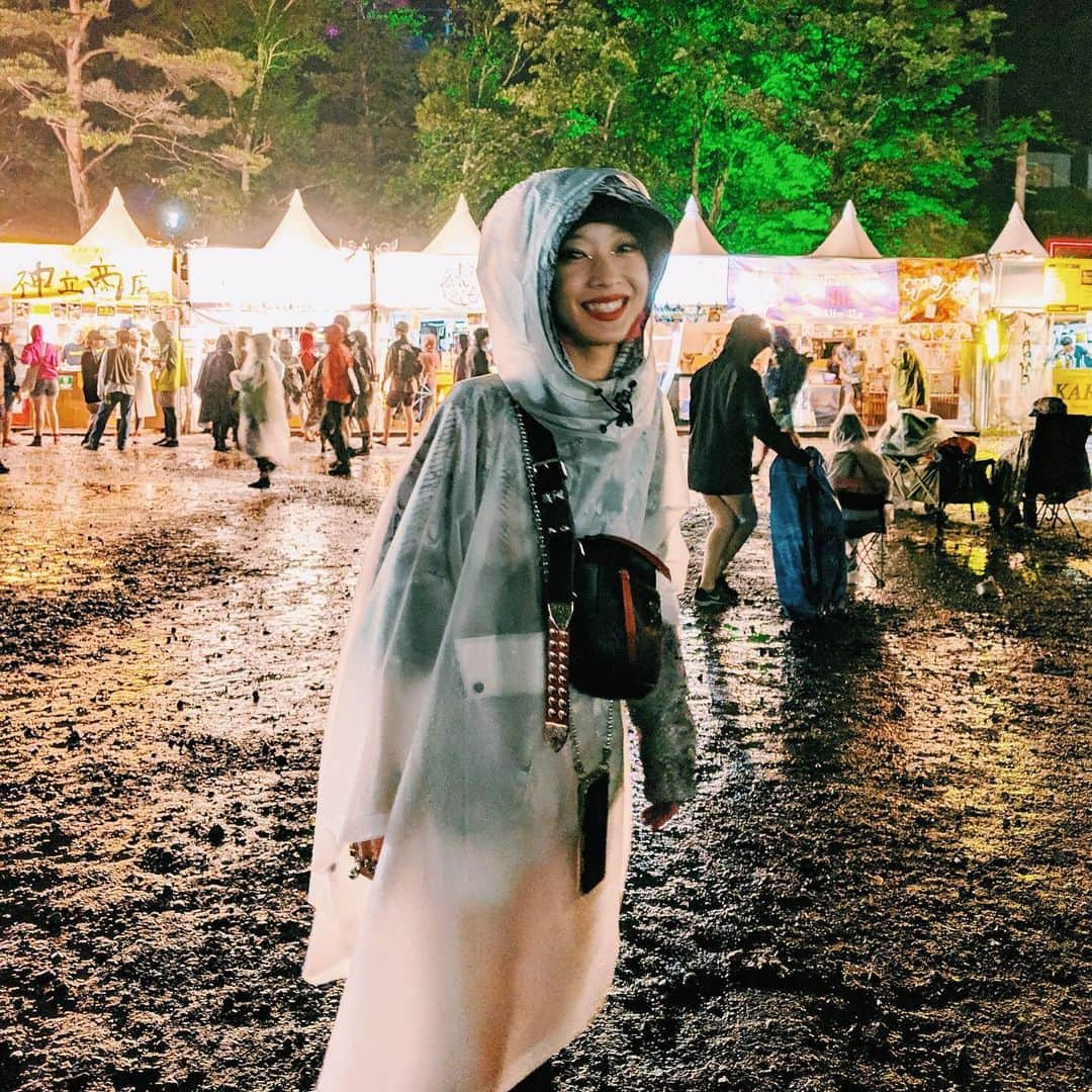 AYAさんのインスタグラム写真 - (AYAInstagram)「〰️お久し振りのFUJI ROCK〰️ @fujirock_jp  Google pixelの夜景モードで 夜でも写真撮るのが楽しいナ。❤︎ #Googleのスマホ #pixelで撮影」7月28日 0時12分 - ayaxxamiaya