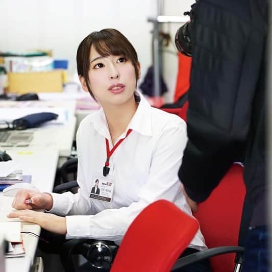 一劍浣春秋さんのインスタグラム写真 - (一劍浣春秋Instagram)「史上最不會拒絕人的女子社員！吉岡明日海、轉職女優！  #一劍浣春秋 #吉岡明日海」7月28日 0時12分 - chee828