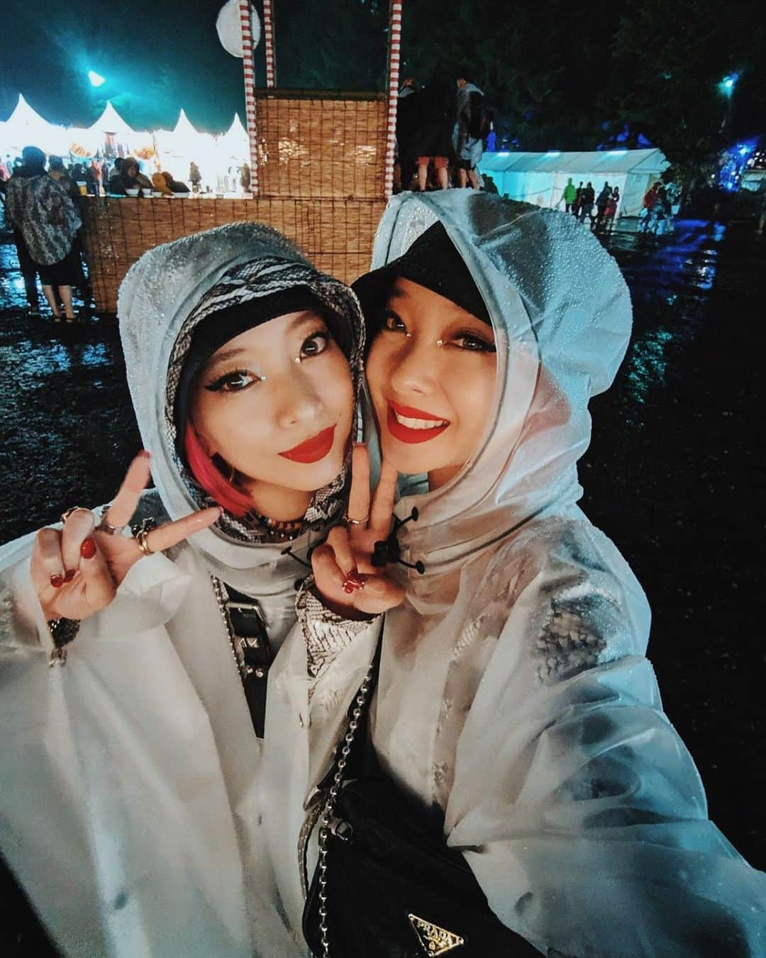 AMIさんのインスタグラム写真 - (AMIInstagram)「昨日の夜から @fujirock_jp フジロックへ🦋 展示会終わってそのまま新幹線に飛び乗って、ギリギリケミカル間に合った🥺✨ 数年ぶりのフジロックは楽し過ぎて時間を忘れてしまうほど踊った🕺💋google pixcelの夜景モードは夜でも明るく撮れる❤️ #pixcelで撮影  #フジロック」7月28日 0時06分 - amixxamiaya