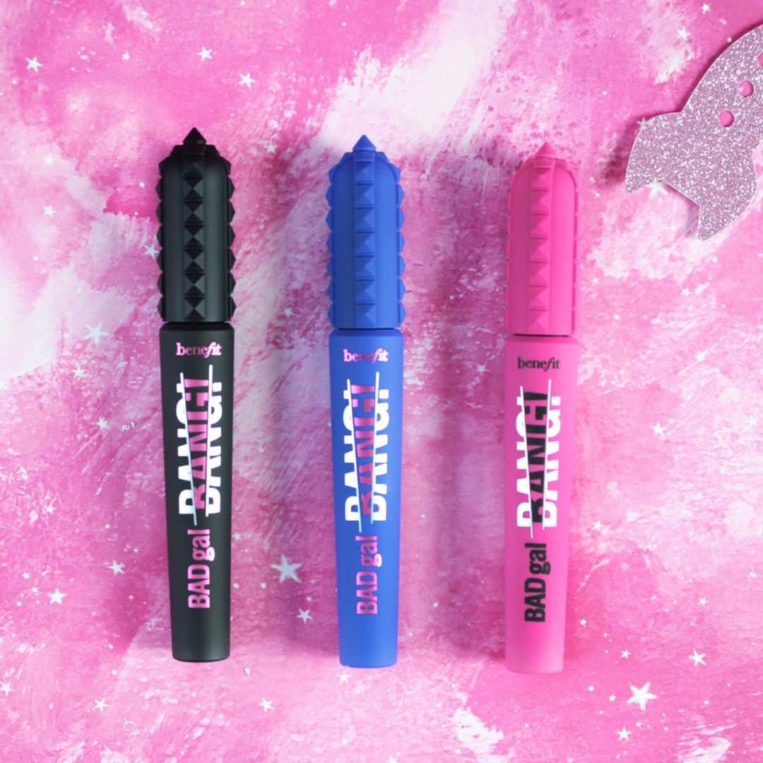 Benefit Cosmetics UKさんのインスタグラム写真 - (Benefit Cosmetics UKInstagram)「Defy gravity and get OUT OF THIS WORLD volume with BADgal BANG! volumising mascara! NOW available in BLACK and BLUE... And not forgetting limited edition PINK packaging (mascara is jet black) 👽⭐️ The future of bigger, badder lashes is here! #BADgalBang #outofthisworld #benefit #beauty #mascara . . . 📷 Image Description: All 3 BADgal BANG! volumising mascaras on a pink and white background」7月28日 0時21分 - benefitcosmeticsuk