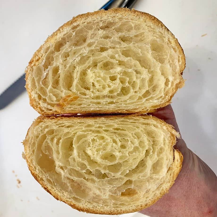 DOMINIQUE ANSEL BAKERYさんのインスタグラム写真 - (DOMINIQUE ANSEL BAKERYInstagram)「Morning croissant cross section test. ☺️While you might not see it, we actually take photos of our croissant cross section 3 times per batch - Once in a test batch night before @dominiqueanselkitchen, once in another kitchen @dominiqueanselbakery, and then the morning of. Different proofers, different kitchens, and different times. One beautiful croissant is simple - to get them all perfect and consistent day after day is a life long challenge. #🥐」7月28日 0時13分 - dominiqueansel