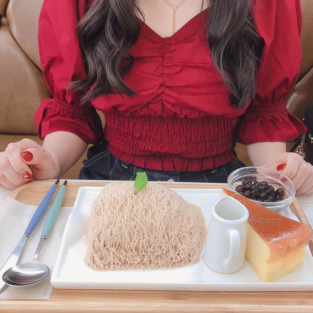 のインスタグラム：「おやくま🐻 . . インスタグラマーごっこ🐻💘 . . #おやすみ #goodnight #🌙 #おやくま #日々の出会いに感謝 #バクステ外神田一丁目 #いっちょめ #熊本美和 #idol #일본 #아이돌 #アイドルボウラー #Pリーガー #プロボウラーになりたい #instagood #followme #kawaii #makeup #beauty #黒髪 #新大久保 #コリアンタウン #ソウルカフェ #かき氷 #ミルクティー #チョコミント #インスタ映え #カフェスタグラム #女子会 #すきぴ」