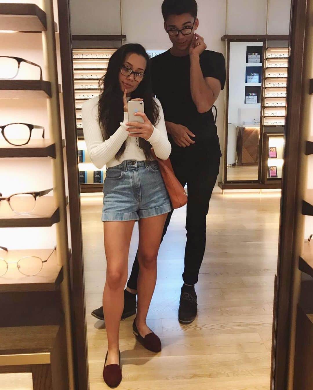 Warby Parkerさんのインスタグラム写真 - (Warby ParkerInstagram)「Stopping by one of our stores this weekend? Share your best mirror selfies with us using #atWarby 🤓🤳」7月28日 0時32分 - warbyparker
