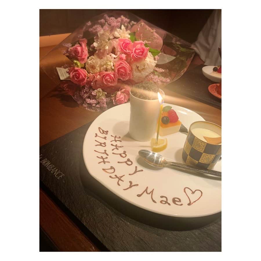 森田麻恵さんのインスタグラム写真 - (森田麻恵Instagram)「誕生日を迎え37歳になりました。 コメントやメッセージありがとうございます🙌  今日は、ナイスタイミングで心友たちに会えてお祝いまでしてもらい、夜は主人が食事に連れて行ってくれ、買い物もしたり、子育て休業そんな一日でした💃  家族をはじめ、友達、仕事での関わり、周りの人達に支えてもらってることに改めて感謝です。 また一年、日々を大切にしていけたらと思います。 これからもよろしくお願いします。  #誕生日 #主人からも息子からも年齢を間違われ #年々自分の歳がわからなくなる #ママ #男の子ママ #子育て奮闘中 #友達時間 #夫婦時間 #束の間の休息 #ありがとう #happy #birthday #friends #goodday #instagood」7月28日 0時36分 - morita_mae