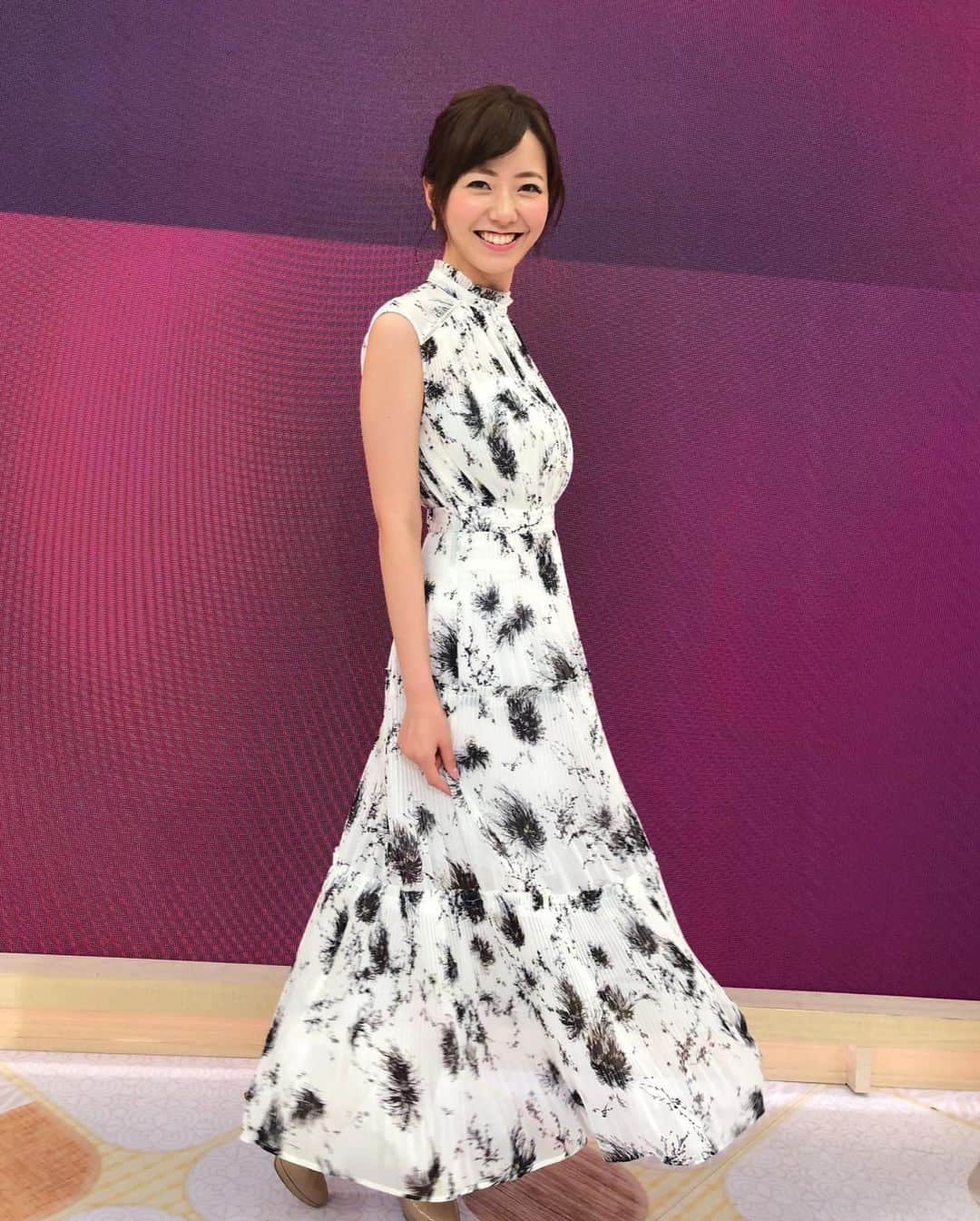 内田嶺衣奈さんのインスタグラム写真 - (内田嶺衣奈Instagram)「日付け変わってしまいましたが、、 今日は土用の丑の日でしたね＊  うなぎを食べた方もいらっしゃるでしょうか😊？ 連日本当に肌に空気がまとわりつくような暑さですが、 栄養と水分をしっかりとって、 元気に夏を乗り越えましょう🌻＊ …というわたしは毎年のように夏バテしてしまうのですが…決意新たに、、 今年こそは！！ それでは、また明日更新します＊ おやすみなさい🌙  #土用の丑の日 #うなぎ #LiveNewsα #昨日の衣装 #スカートふわり #イラストby安宅アナ #安宅画伯🎨👨‍🎨」7月28日 0時47分 - reina.uchida