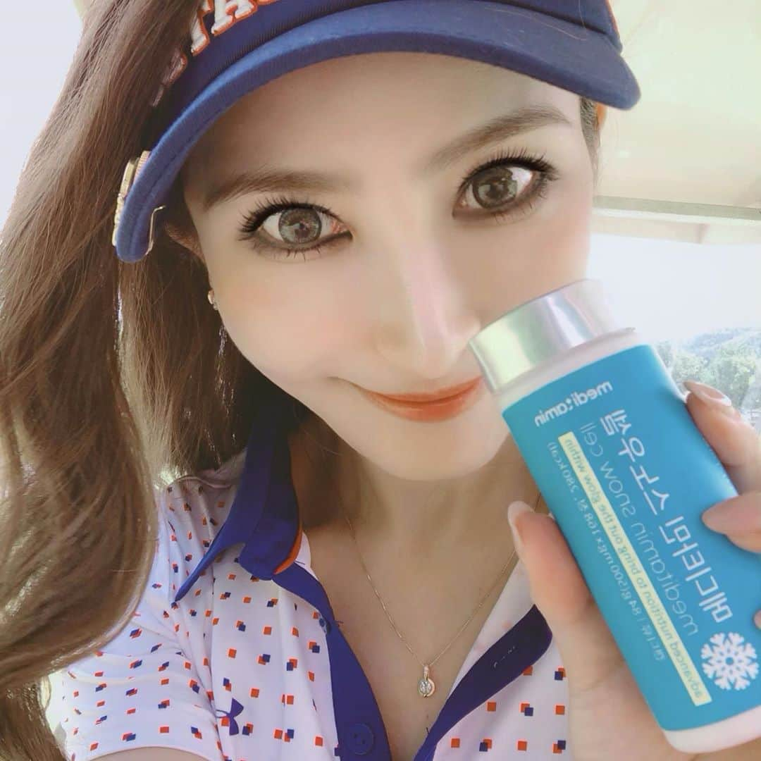 鈴木絢子さんのインスタグラム写真 - (鈴木絢子Instagram)「・ ・ この時期に2週連続のゴルフ。。🏌️‍♀️ 美容と逆走してますが😅 ・ #塗る日焼け止め #飲む日焼け止め 、ダブル使いは本当に効くのか？ 身をもって実験しているところです💊 ・ ちなみに日焼けしてしまった際の最終手段は、、🤓 白玉注射 で話題になった#グルタチオン 配合サプリ#スノーセル ❄️ そして#スノーグロウ #フェイスマスク でとりあえずのホームケアは何とかなりそうです🌟 ・ ・ ・ #サプリ特集 #ゴルフサプリ #サプリメントアドバイザー #オールアバウトガイド #美サプリ #ビヨンセ注射 #美白 #夜ケア #朝活 #ゴルフ女子 #supplement #snowcell #beauty #🏌️‍♀️」7月28日 0時47分 - ayako_suzuki810