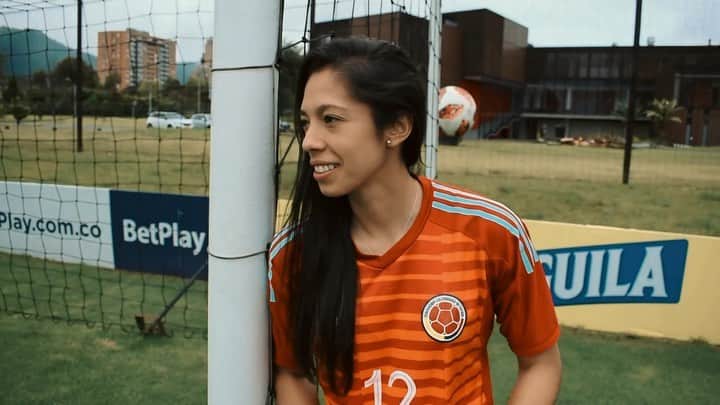 サッカー コロンビア代表チームのインスタグラム：「Stefany Castaño, experiencia y constancia del arco colombiano 🙌🏼🧤 #CorazónDeGuerreras」