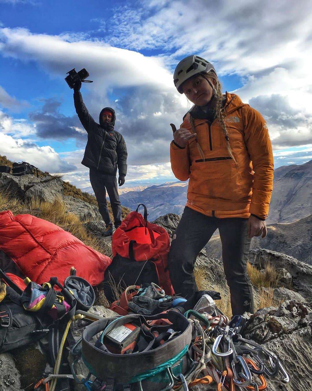 ニーナ・ウィリアムズさんのインスタグラム写真 - (ニーナ・ウィリアムズInstagram)「Peru Final Expedition Status: Medium. We lived at altitude, bolted fresh limestone, and romped up steep, unknown terrain. We got stomachaches, got lost, got snowed on. We went without running water on several occasions and overdosed on Star Mix gummies. We made new friends, @cocorsirvas @diana.alexia.gomez 🤗 and experienced the beauty of Quechua culture through wide smiles and grateful handshakes. Most importantly, we operated as a team 👯‍♀️👯‍♂️ I’m stoked that my first @thenorthface trip was shared with @emilyaharrington @honngy @jacopolarcher @jonglassberg @joshuauhl 💛💛 You guys taught me a lot. I’m sad it’s over but I’m already looking forward to the next one. Just need to enjoy a few hot showers beforehand 😜😜 @thenorthface_climb 🙏🏻🙏🏻 #PituMarca #Peru #climbing」7月28日 0時51分 - sheneenagins