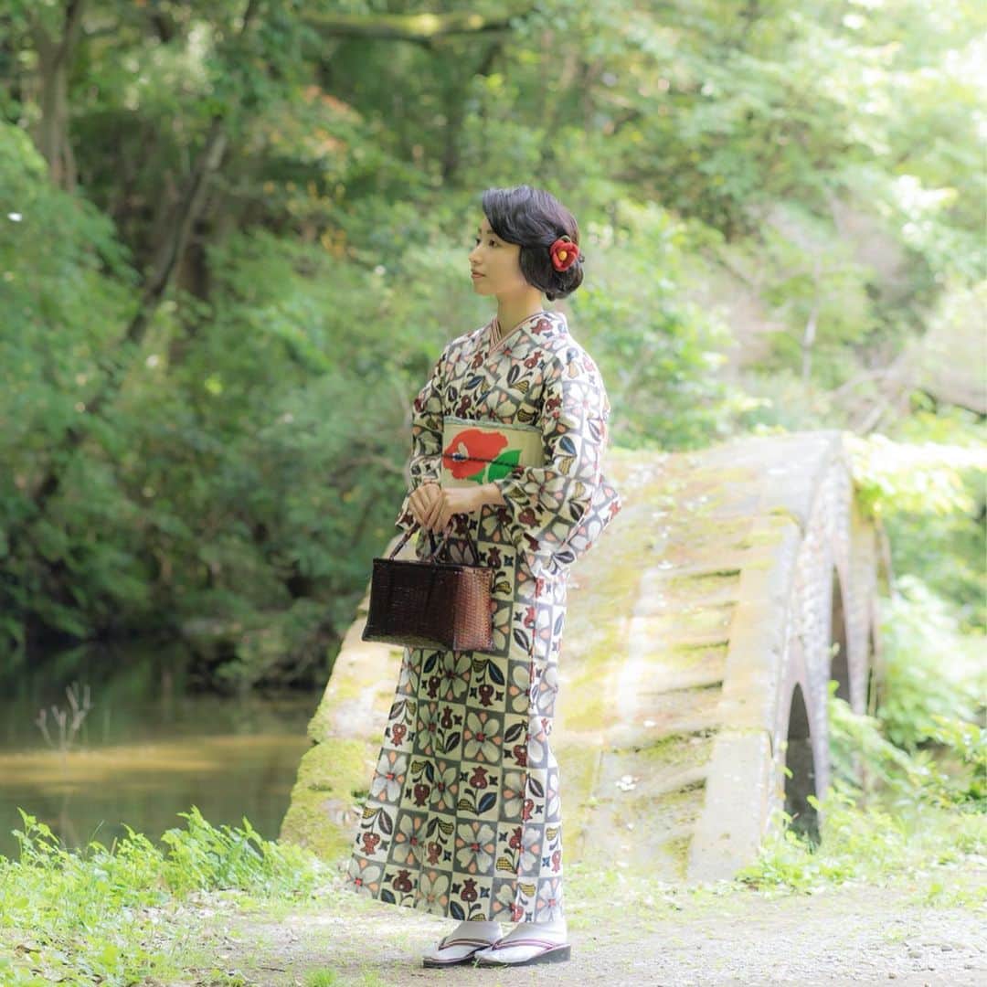 藤本那菜のインスタグラム：「‪Shooting🎥‬﻿ ‪とても綺麗なアンティーク着物と帯でした🌸﻿日本の伝統文化は、歴史を知れば知る程に感慨深く…素敵だなと。﻿ ﻿ ‪I'm proud of Japanese traditional culture👘‬🇯🇵﻿ ‪Kimono: haremaroman‬﻿ ‪📸Credit: Mami Kamei‬」